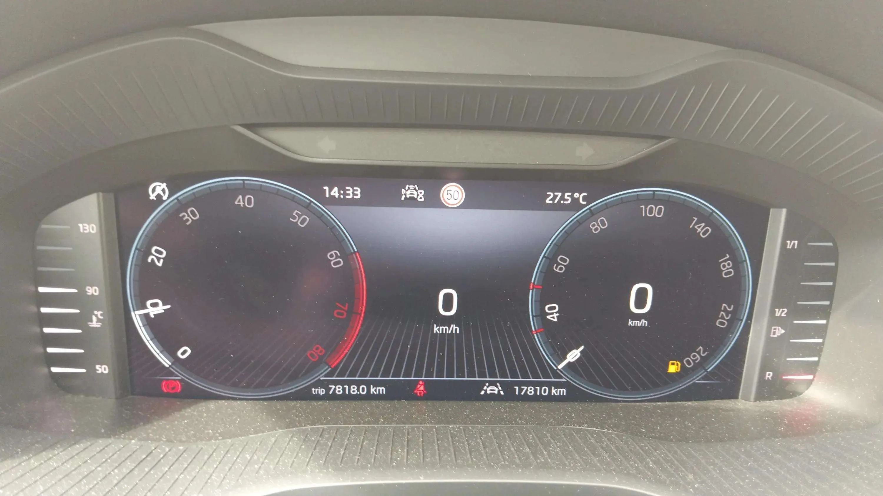 Škoda Karoq 1.0 TSI Selection - foto 13