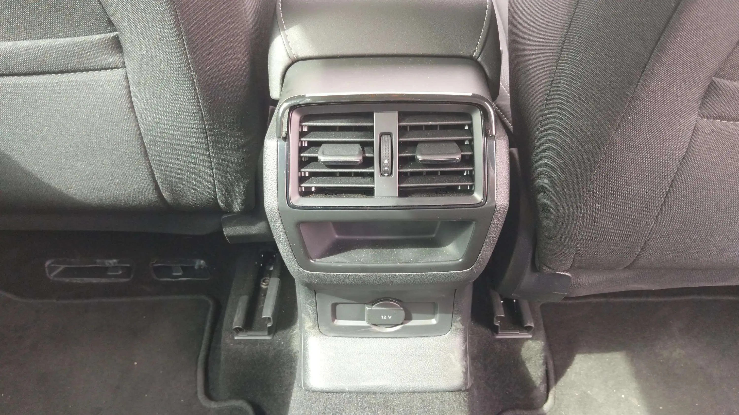 Škoda Karoq 1.0 TSI Selection - foto 17