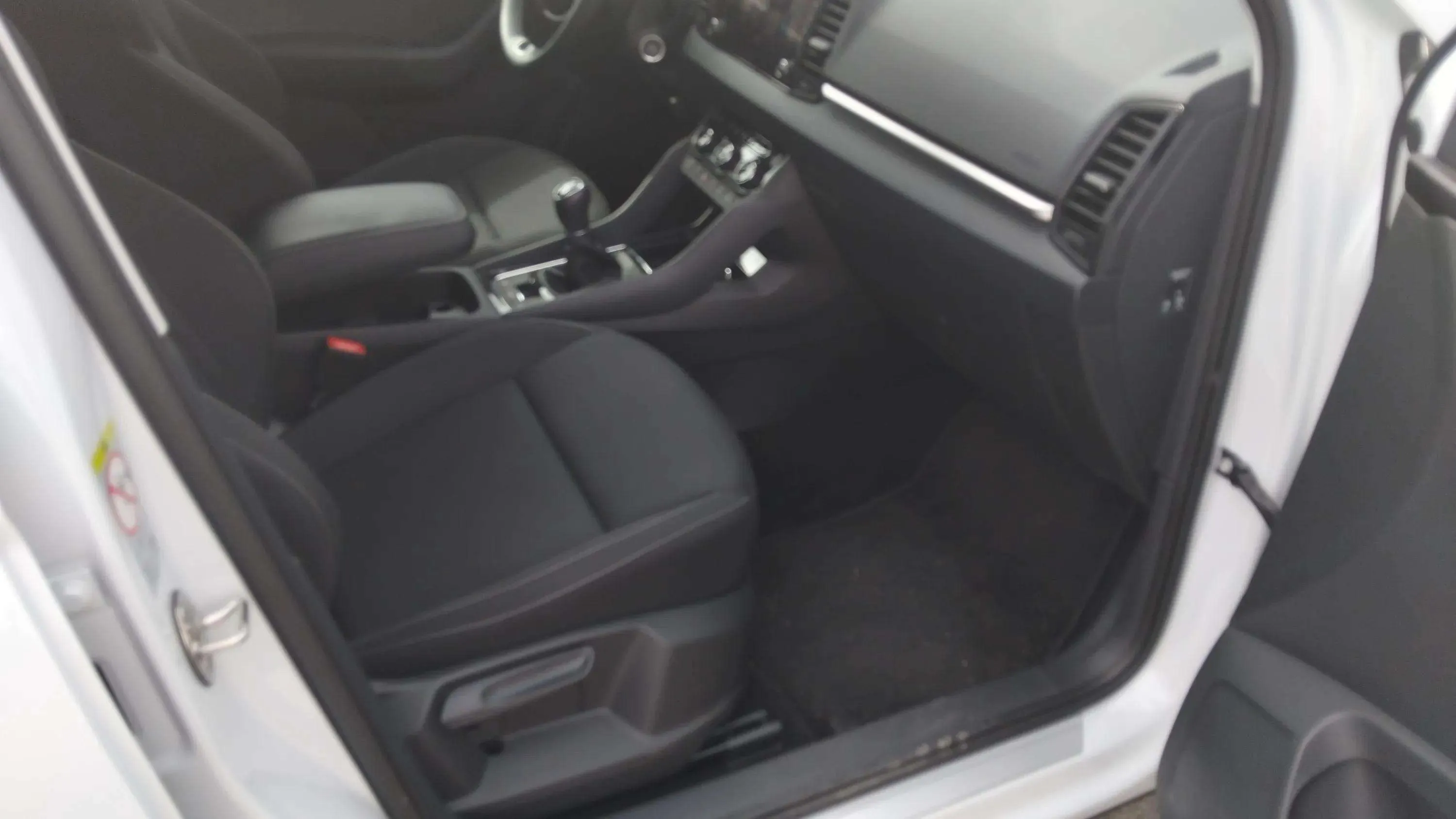 Škoda Karoq 1.0 TSI Selection - foto 15