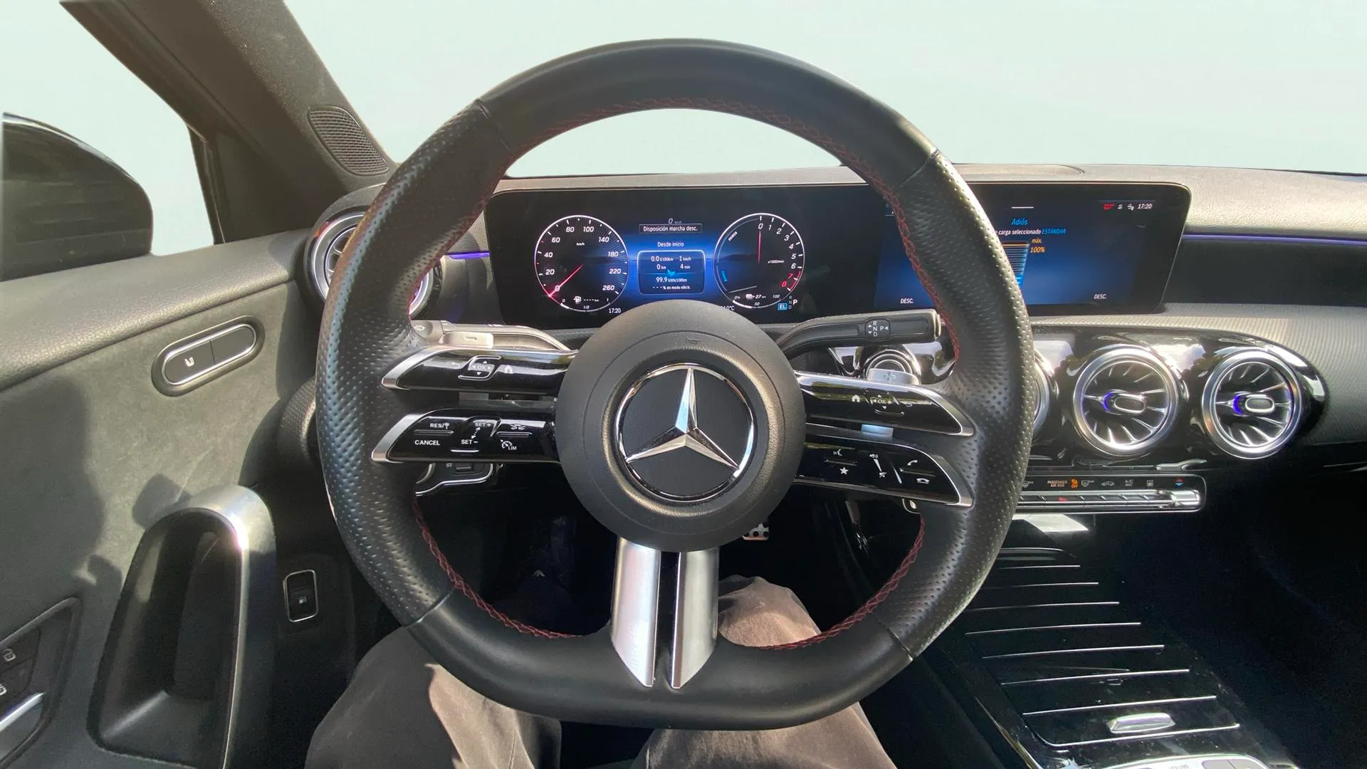 Mercedes-Benz Clase A A 250 e con tecnología híbrida EQ - foto 11