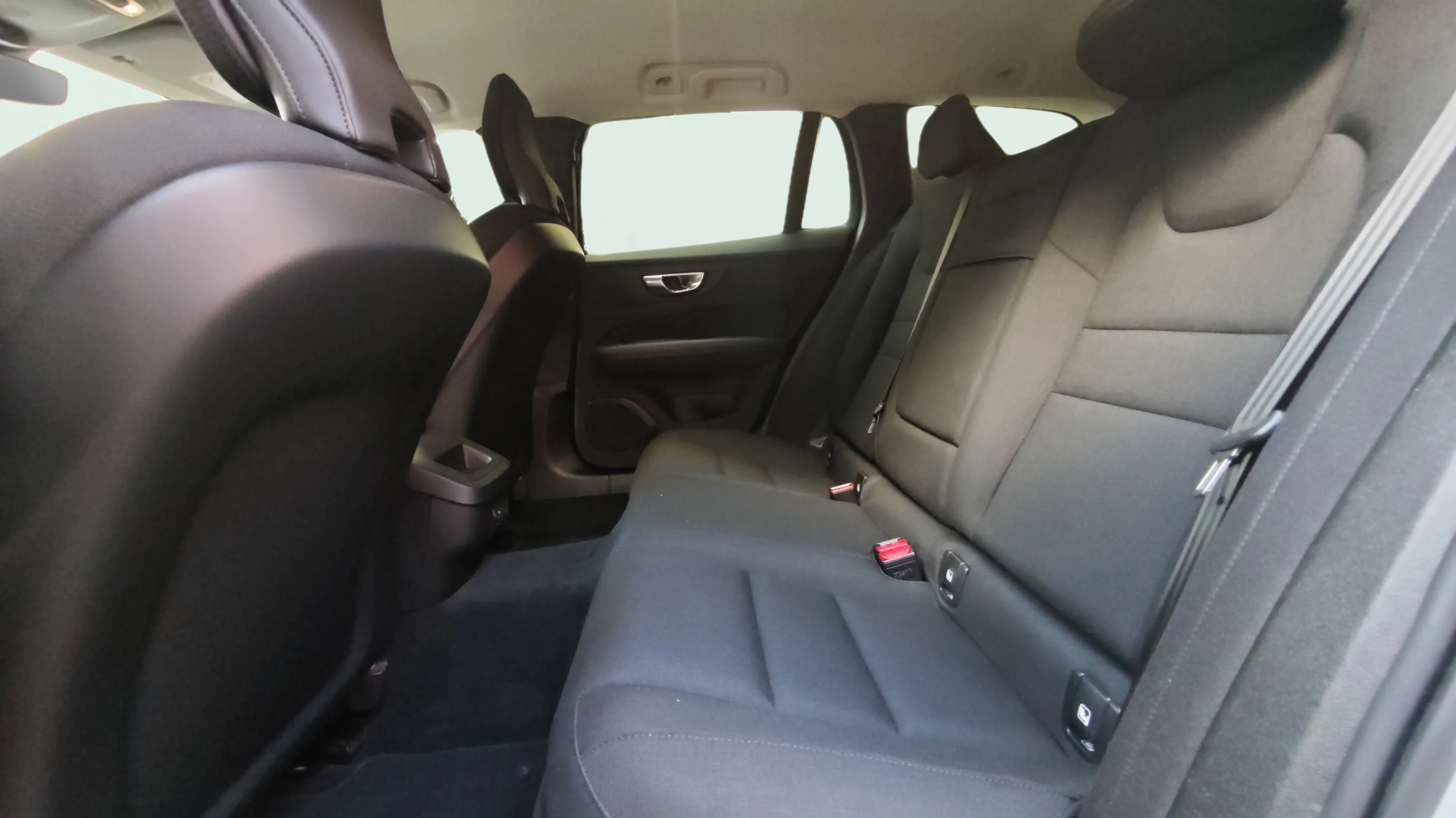 Volvo V60 2.0 B4 (D) Momentum - foto 12