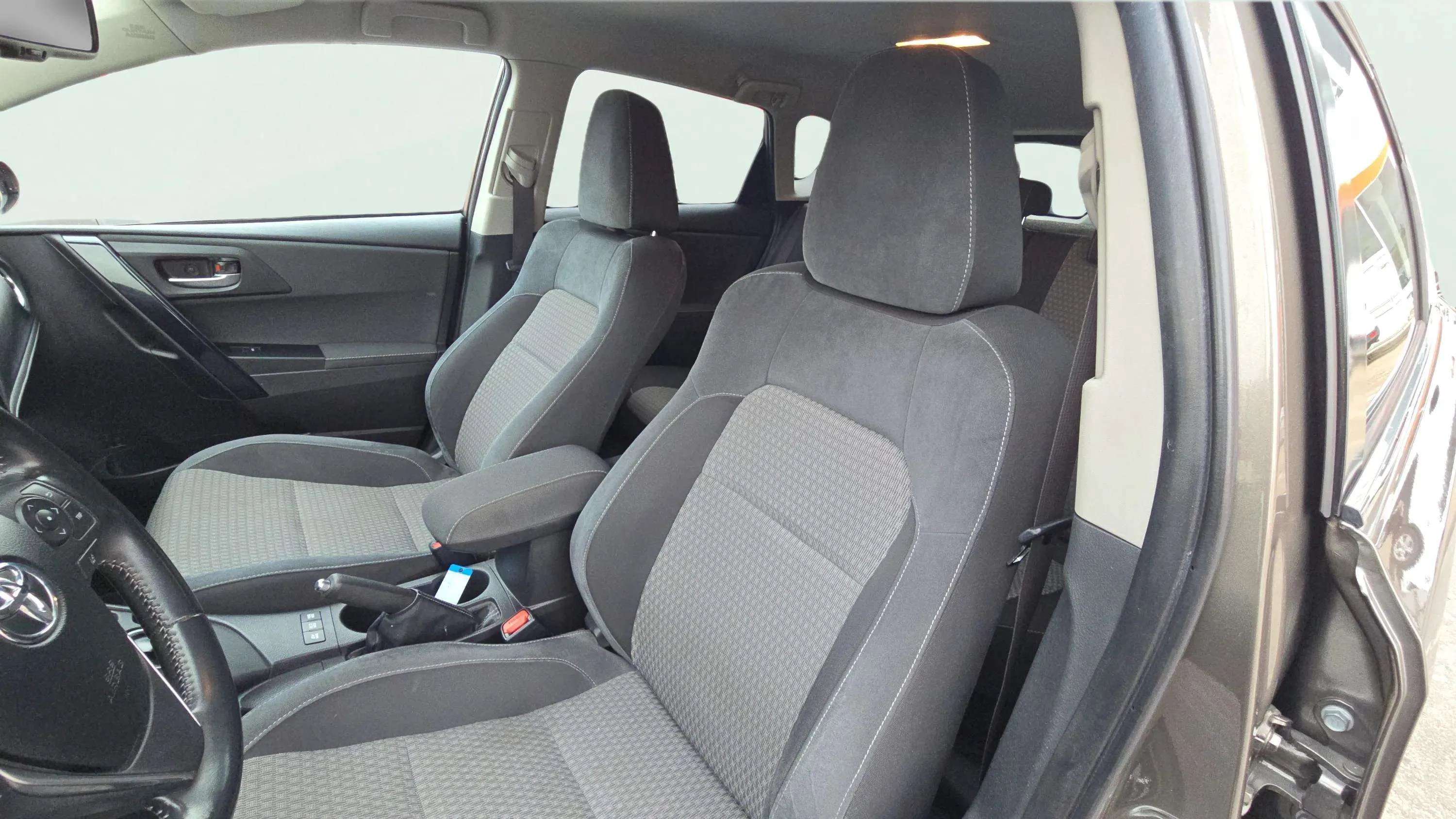 Toyota Auris 1.8 140H Hybrid Feel! Edition - foto 23
