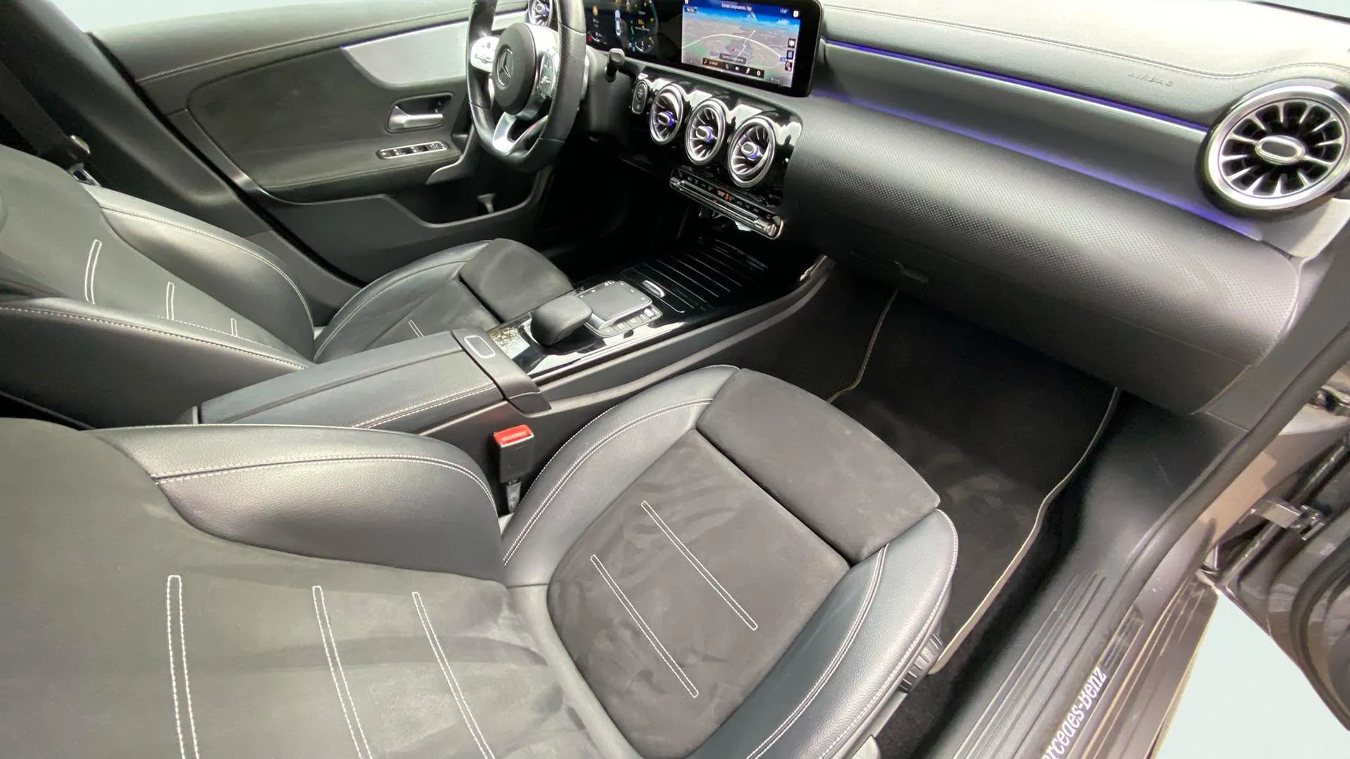 Mercedes-Benz CLA 180 - foto 18