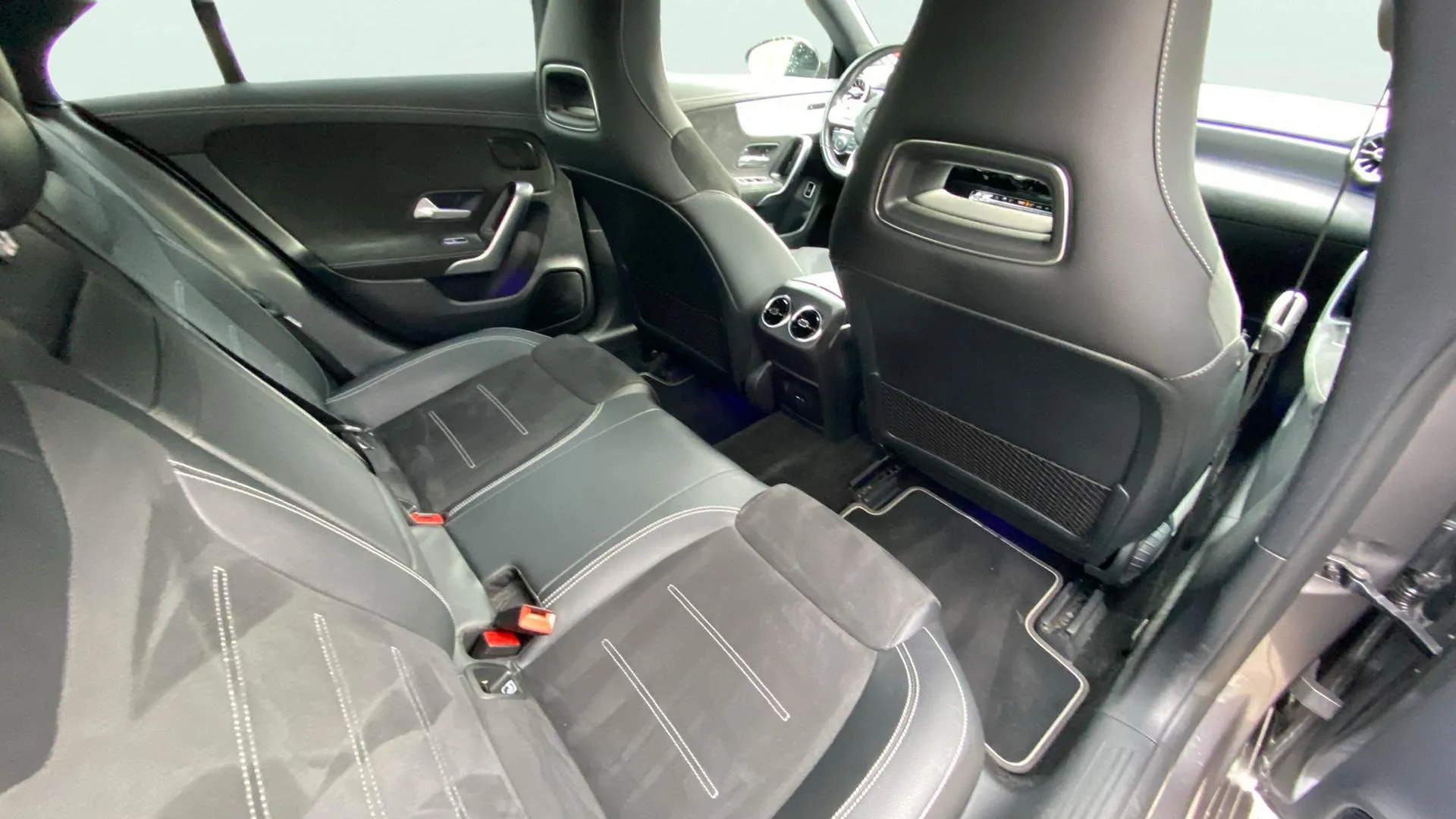 Mercedes-Benz CLA 180 - foto 21