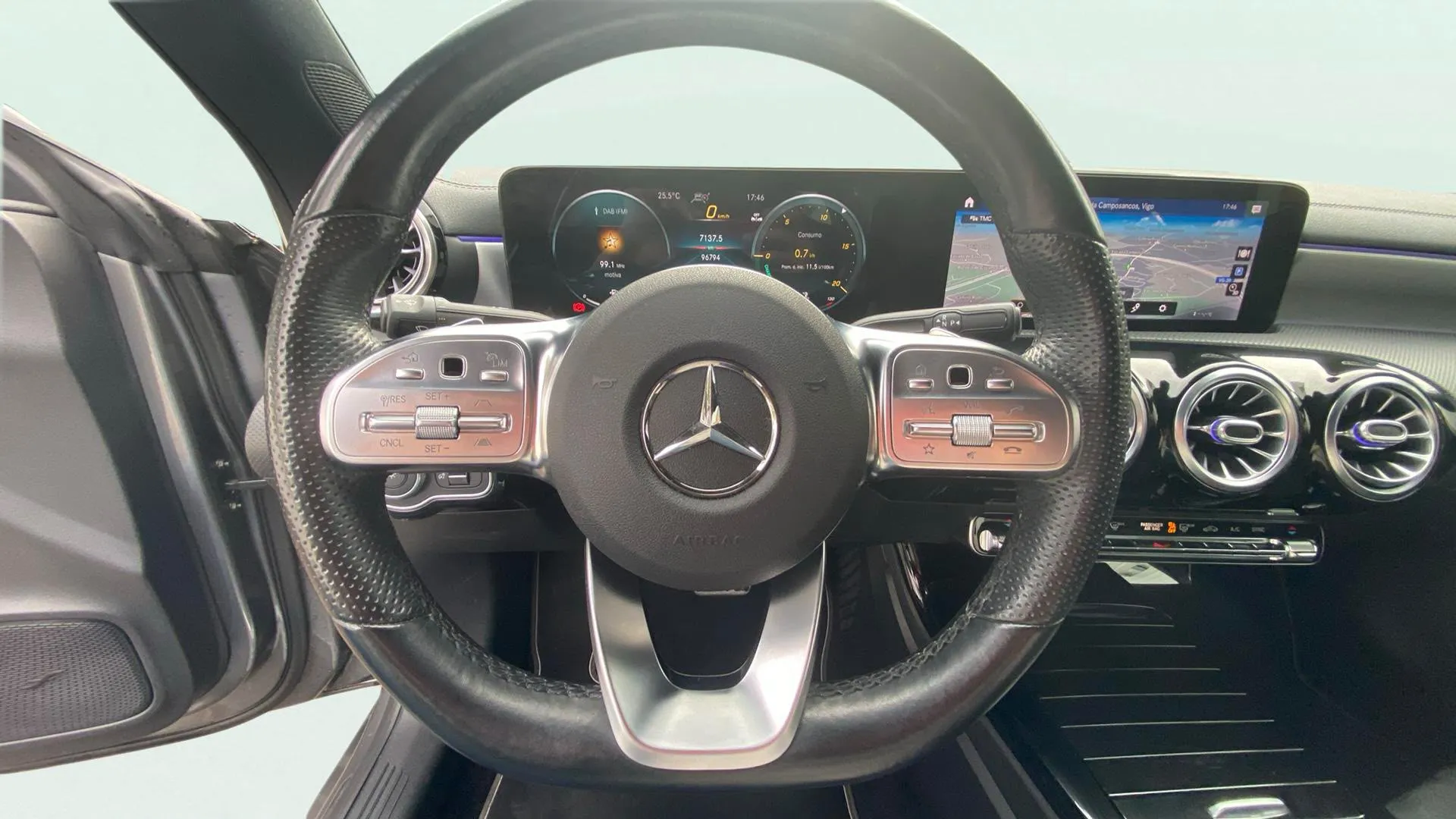 Mercedes-Benz CLA 180 - foto 10