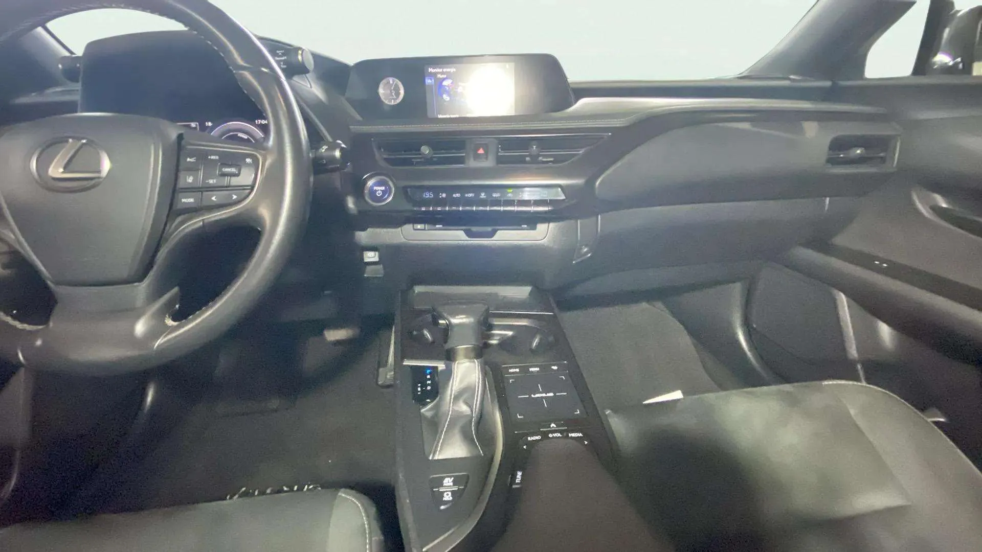 Lexus UX 2.0 250h Business - foto 16