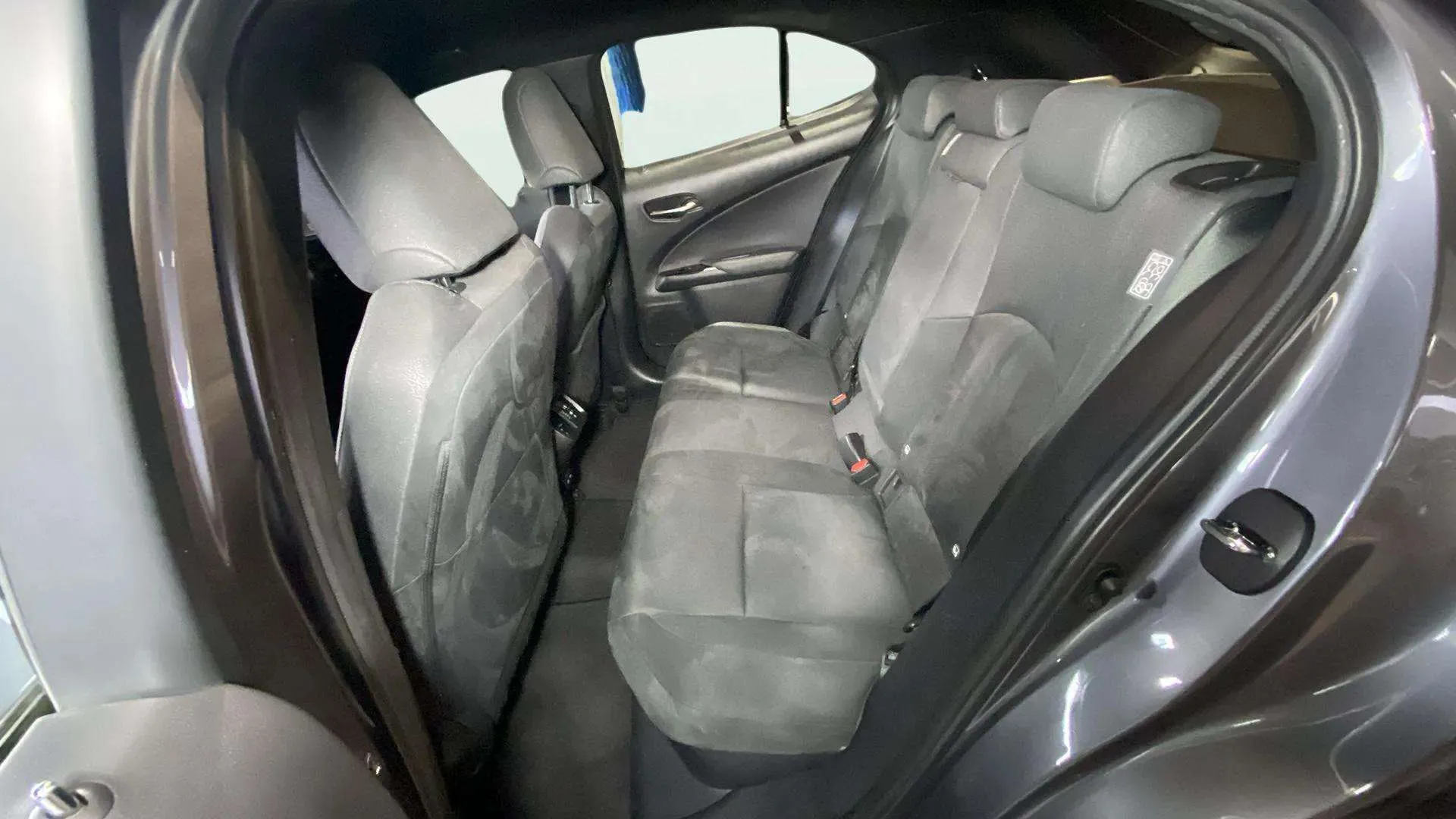 Lexus UX 2.0 250h Business - foto 20