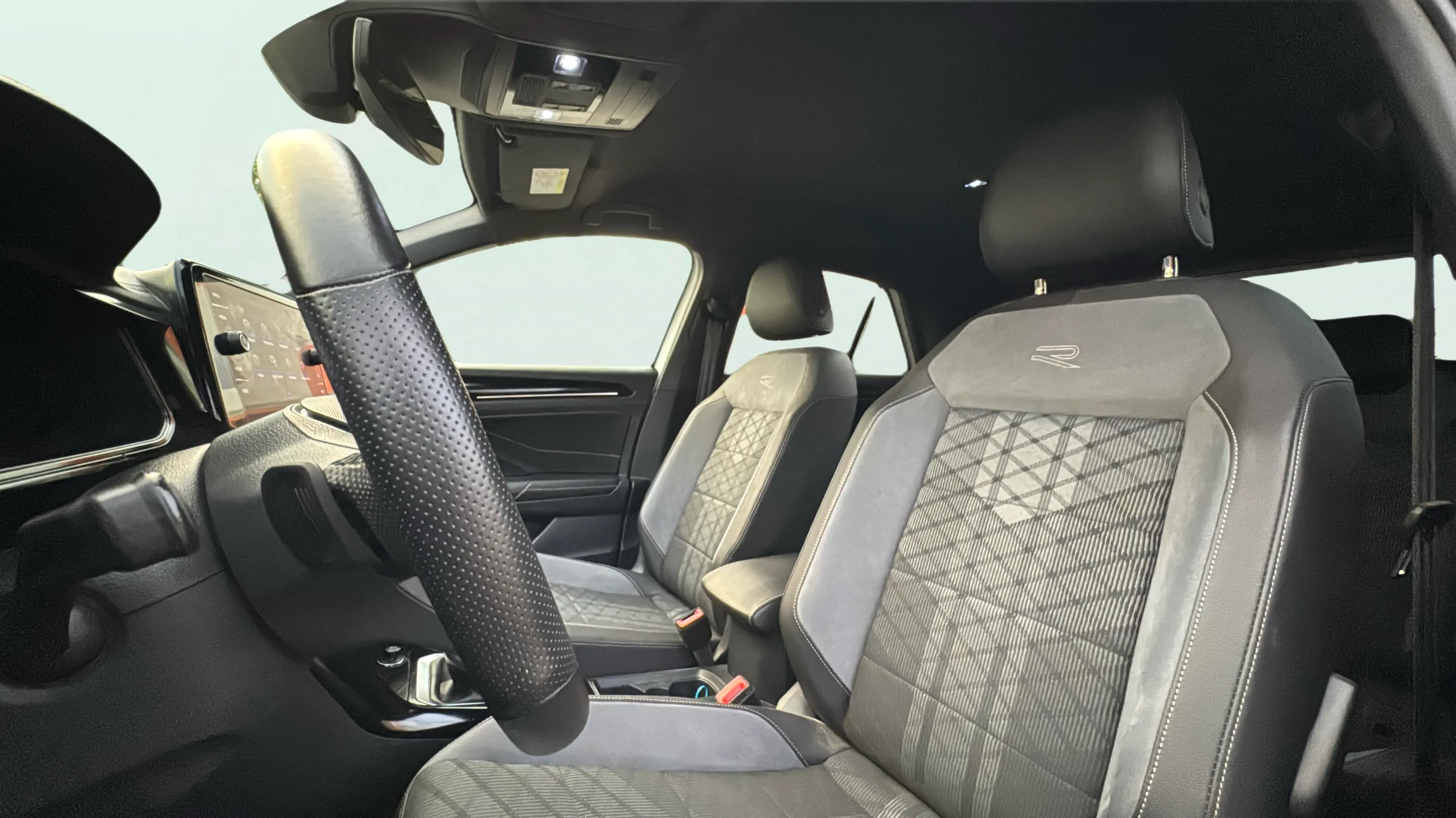 Volkswagen T-Roc R-Line 1.5 TSI DSG - foto 15