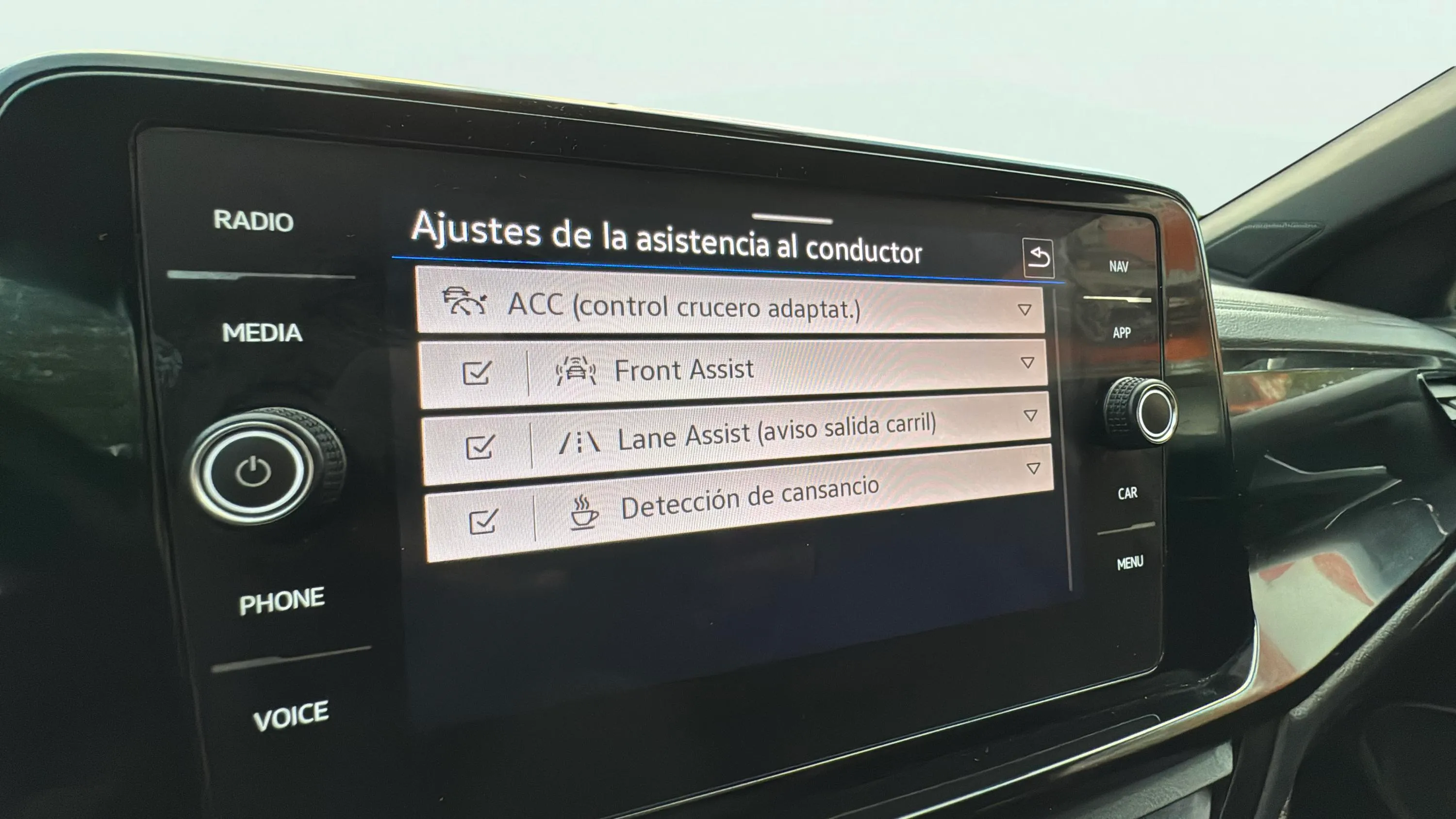 Volkswagen T-Roc R-Line 1.5 TSI DSG - foto 22