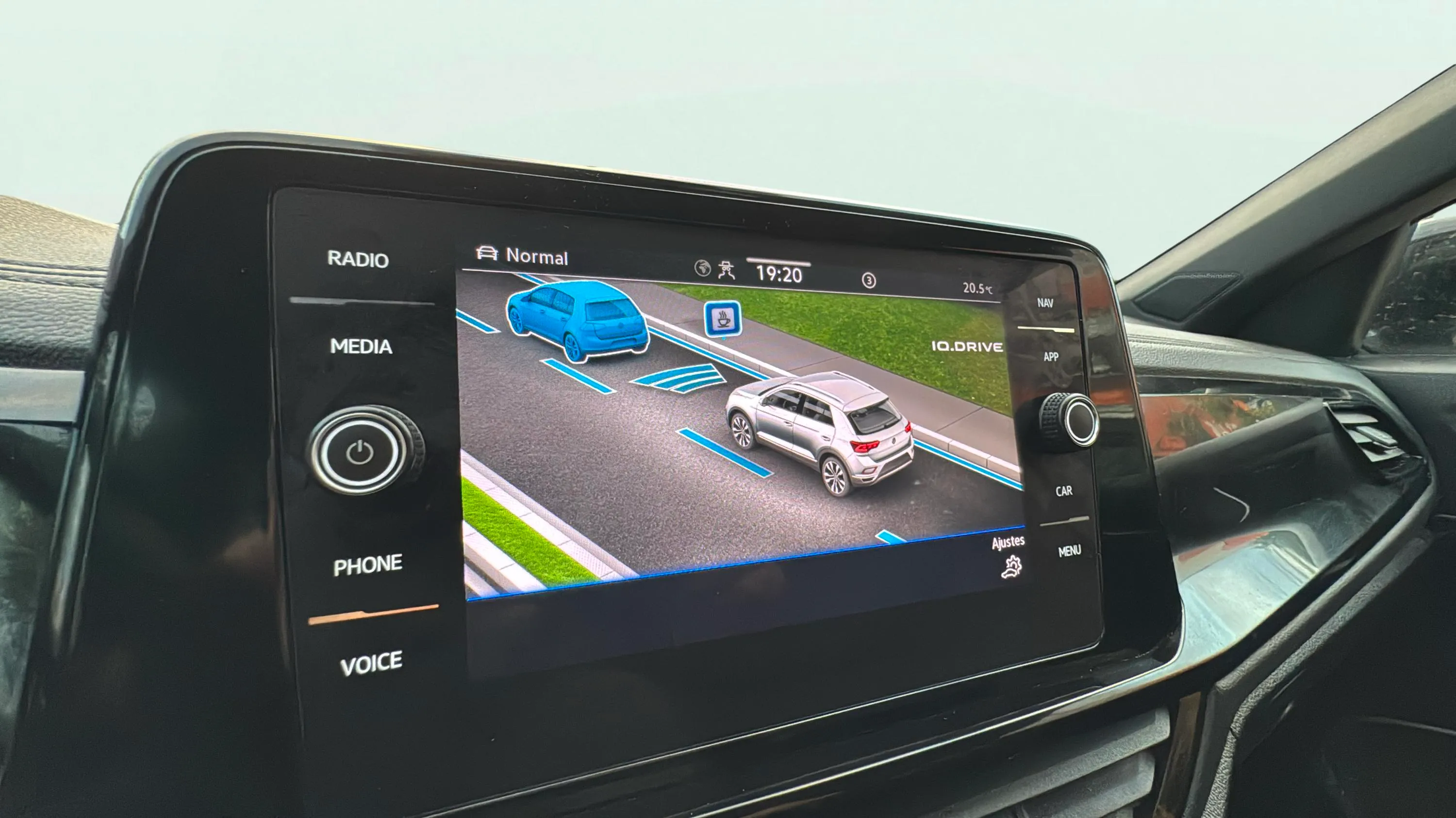Volkswagen T-Roc R-Line 1.5 TSI DSG - foto 23