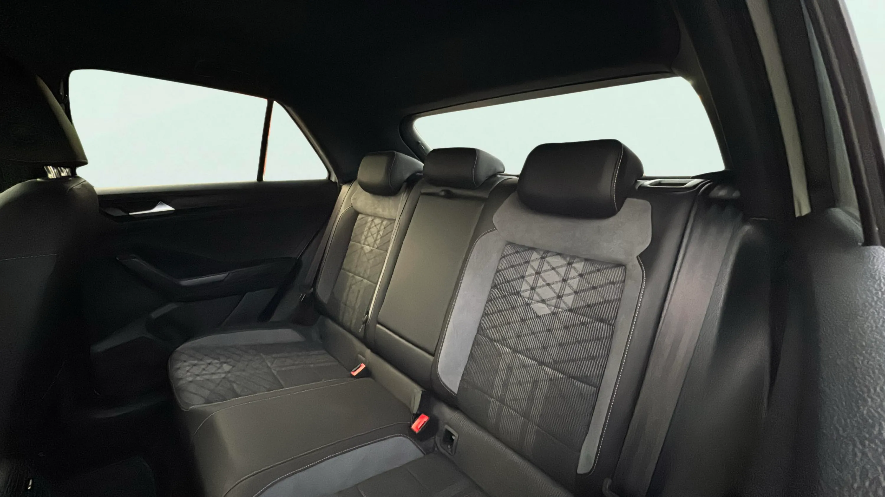 Volkswagen T-Roc R-Line 1.5 TSI DSG - foto 14