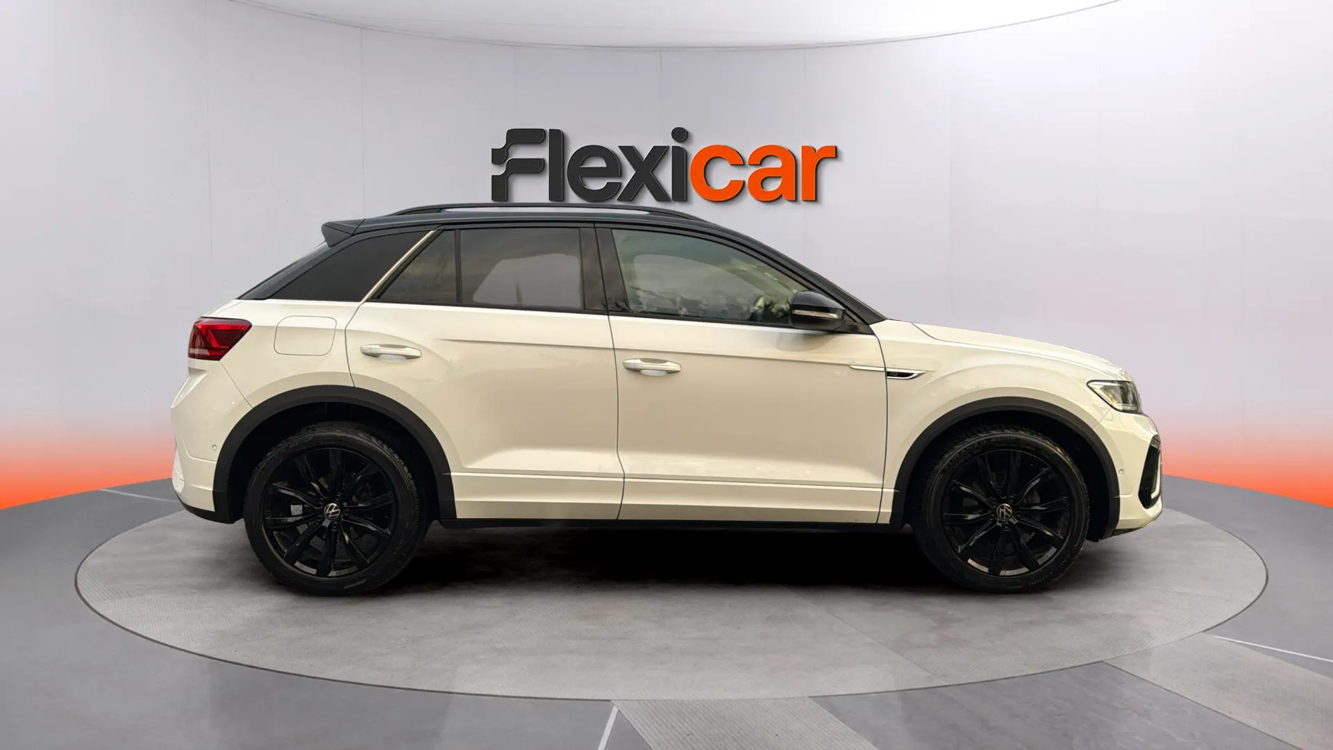 Volkswagen T-Roc R-Line 1.5 TSI DSG - foto 8