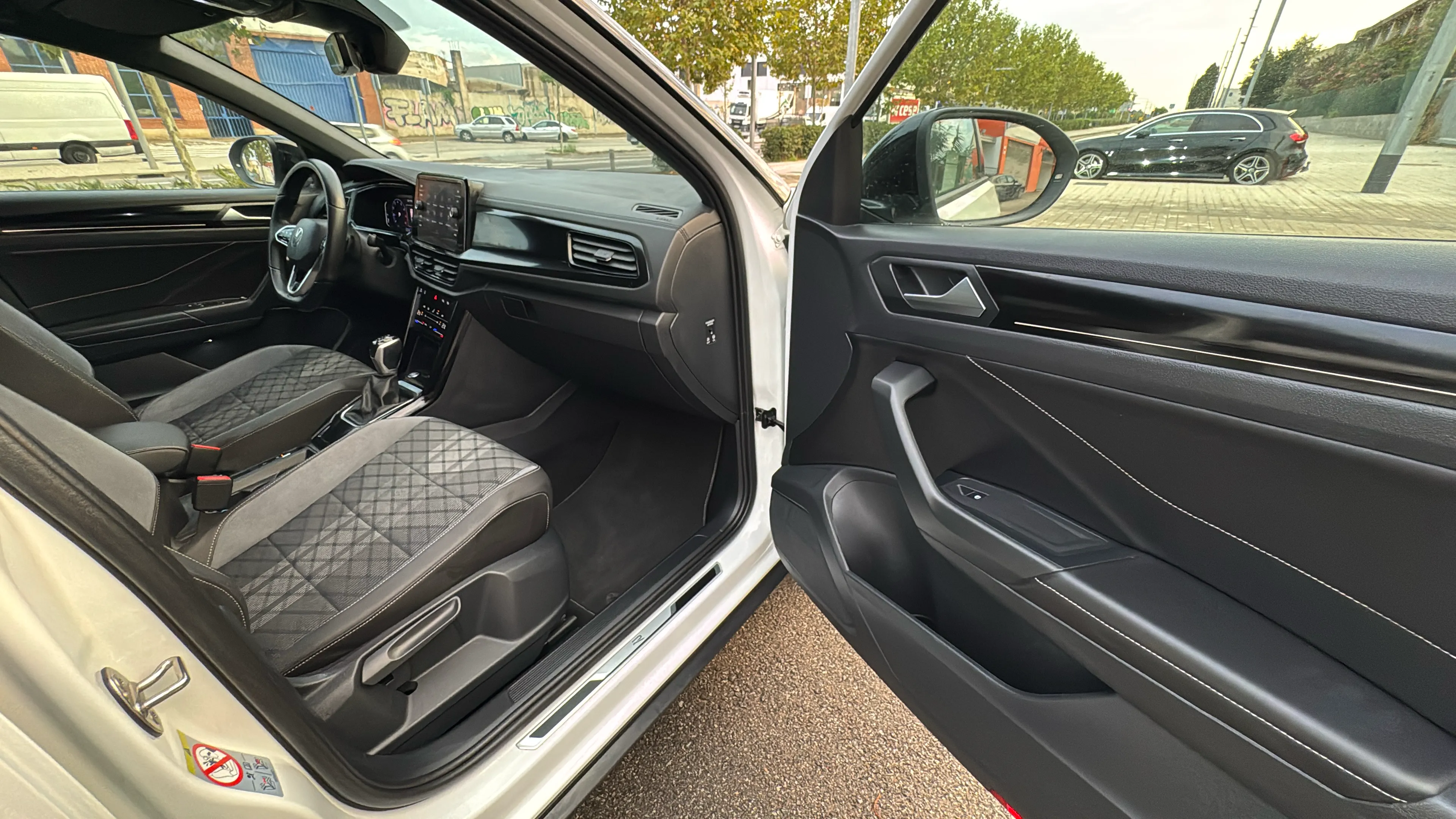 Volkswagen T-Roc R-Line 1.5 TSI DSG - foto 28