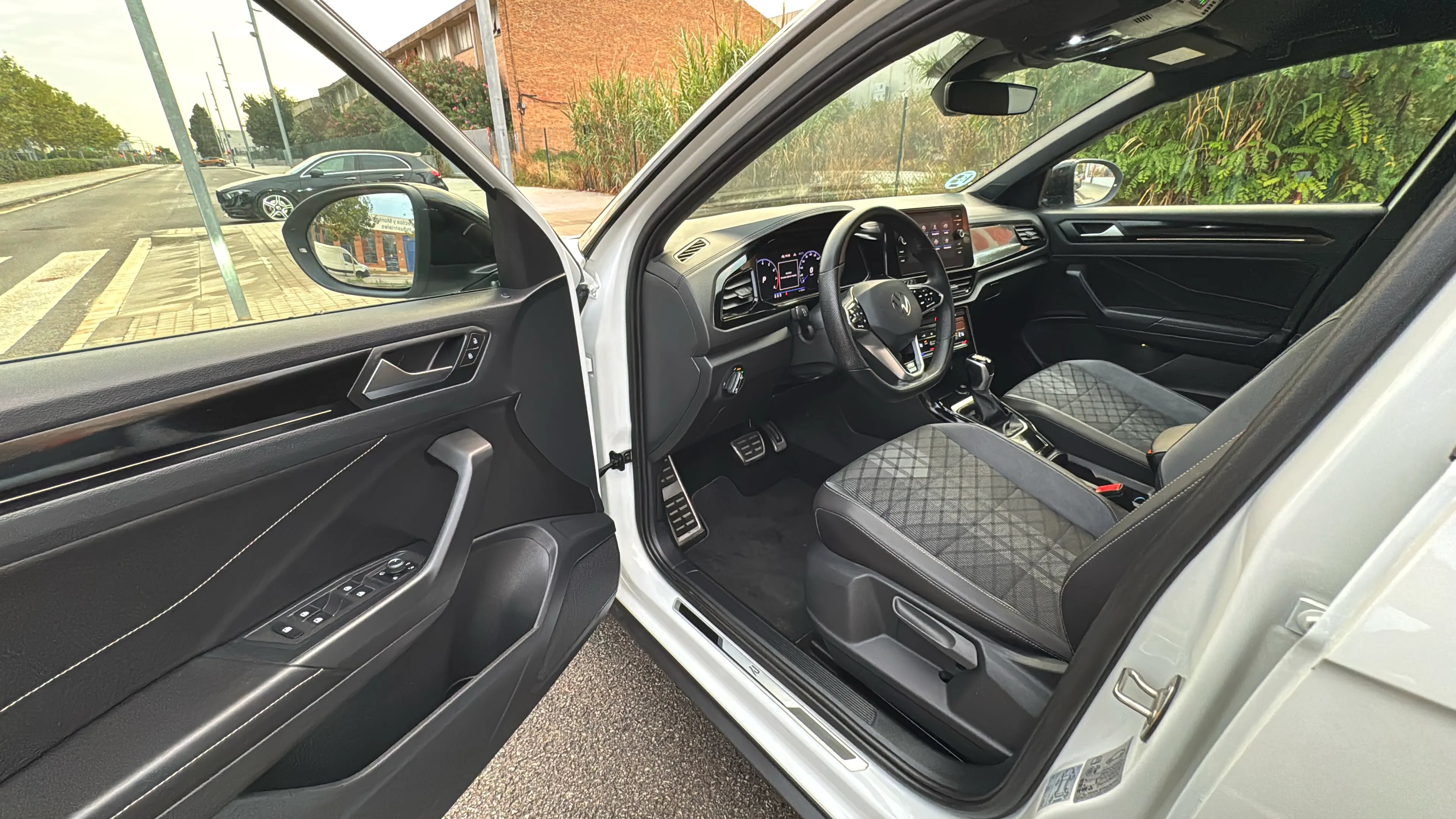 Volkswagen T-Roc R-Line 1.5 TSI DSG - foto 27