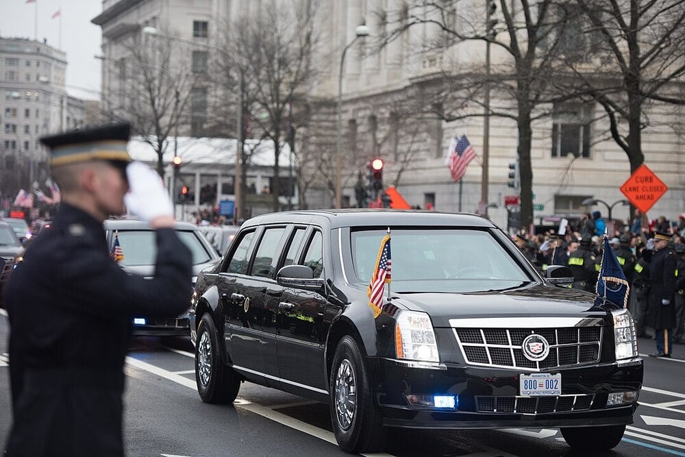 Comitiva coche presidencial
