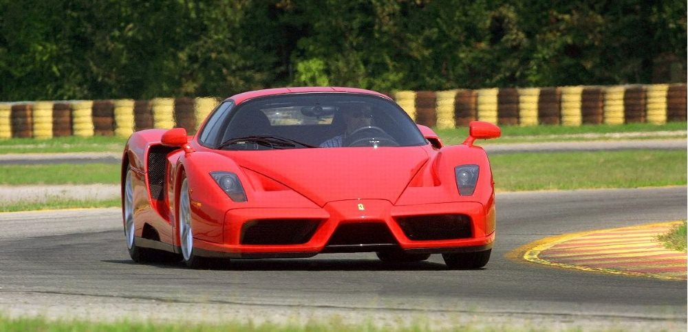 Ferrari Enzo en circuito