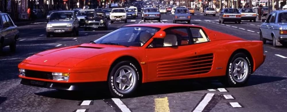 Ferrari Testarossa, en esta imagen la variante Monospeccio con un sólo espejo retrovisor