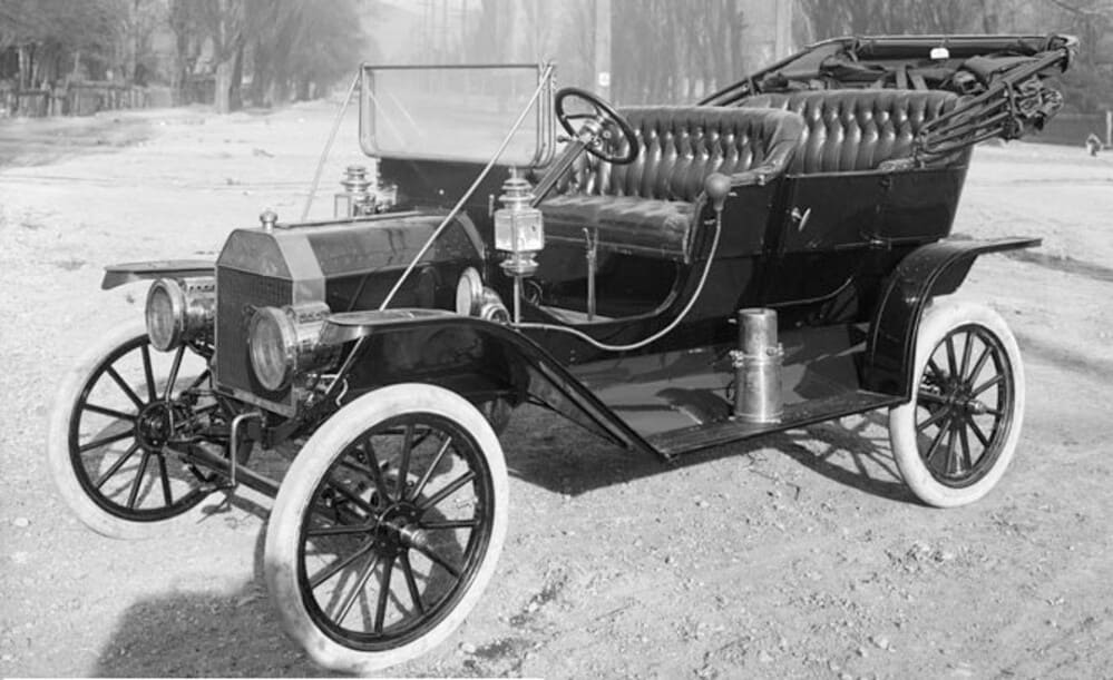 Fotografía de uno de los primeros Ford T ensamblados