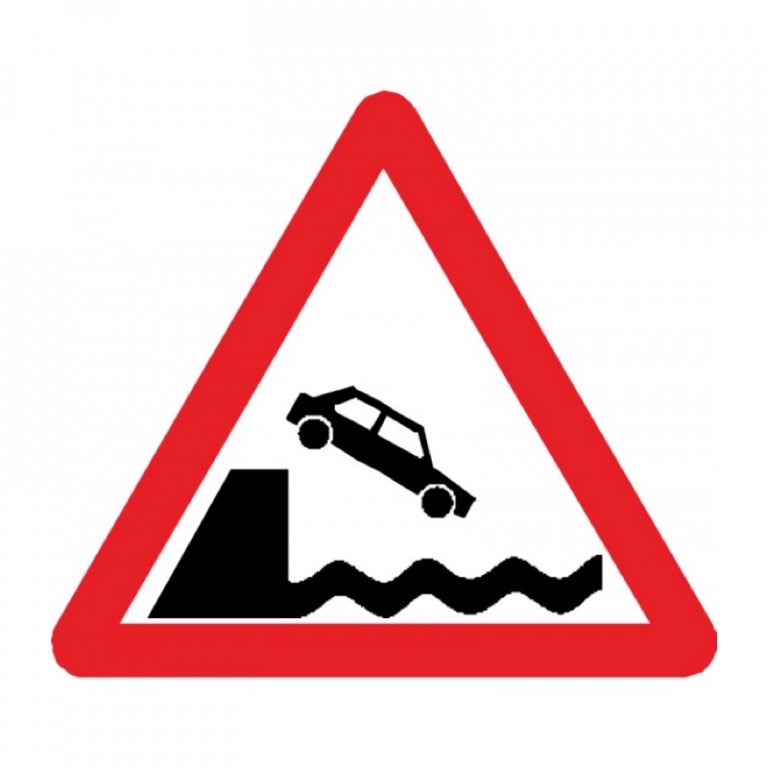 Senal coche cayendo al agua
