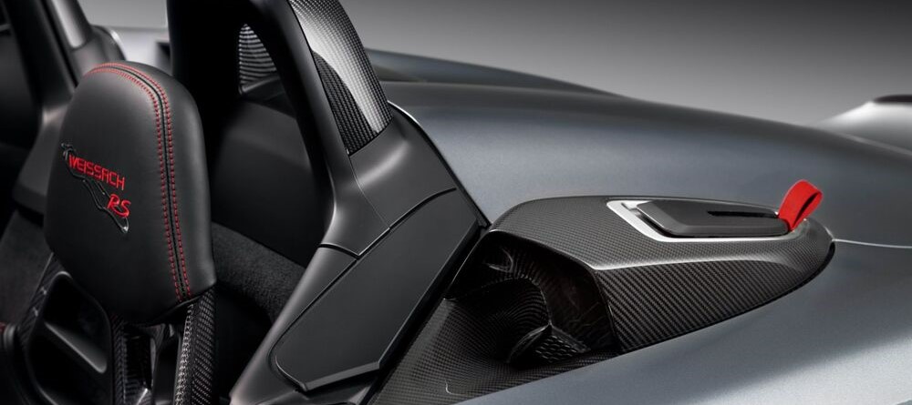 Tomas de aire en carbono situadas tras los asientos en la parte superior del Porsche 718 Spyder RS