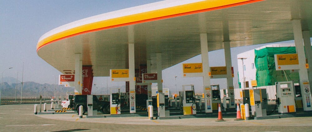 Gasolinera Shell con un precio del combustible elevado debido a los impuestos que lo encarecen