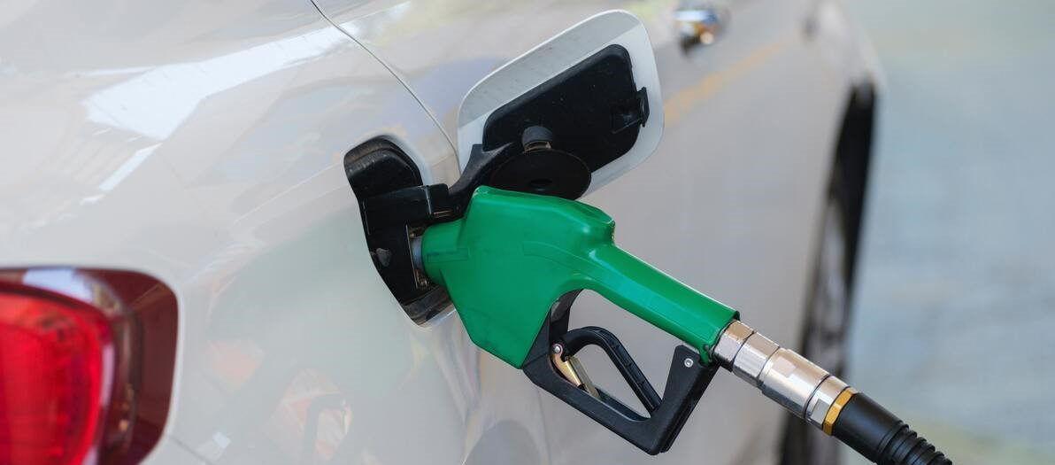 Repostaje de gasolina más barata gracias a las gasolineras low cost